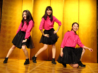 職員によるダンス「ASK-girls」